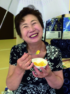 写真　佐野さん　おもてなし